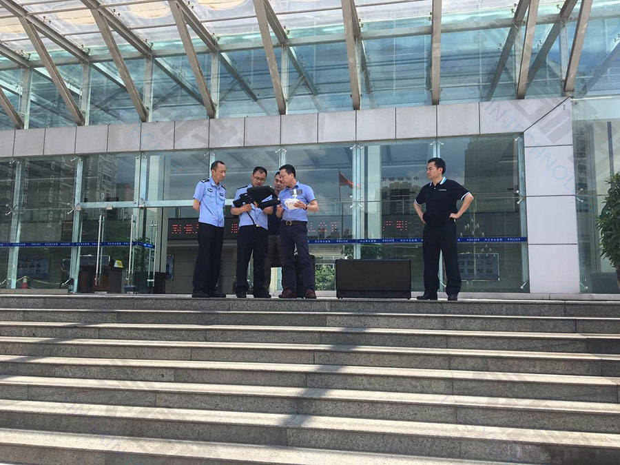 現(xiàn)場講解「無人機攔截系統(tǒng)」工作原理、操控方法