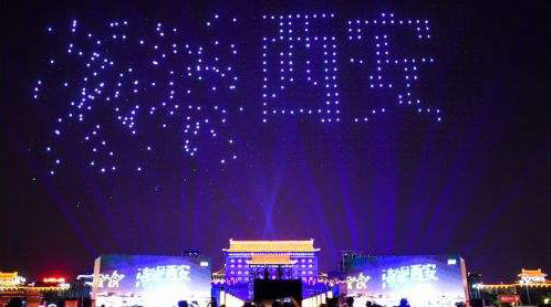 西安無人機燈光秀表演失誤，或是信號干擾無人機所致